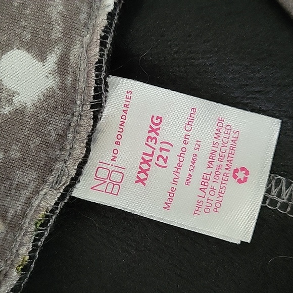 No Boundaries Women's Festive Reindeer Gray Fleece Lined Leggings - Picture 4 of 5